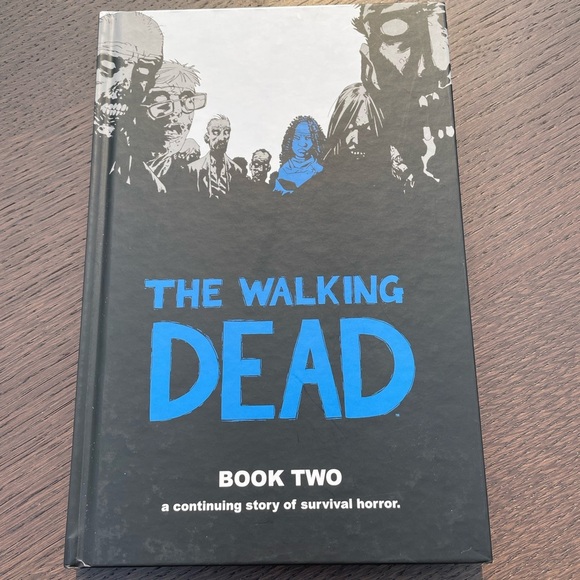 The Walking Dead hardcover graphic novel - Book Two - Picture 1 of 4